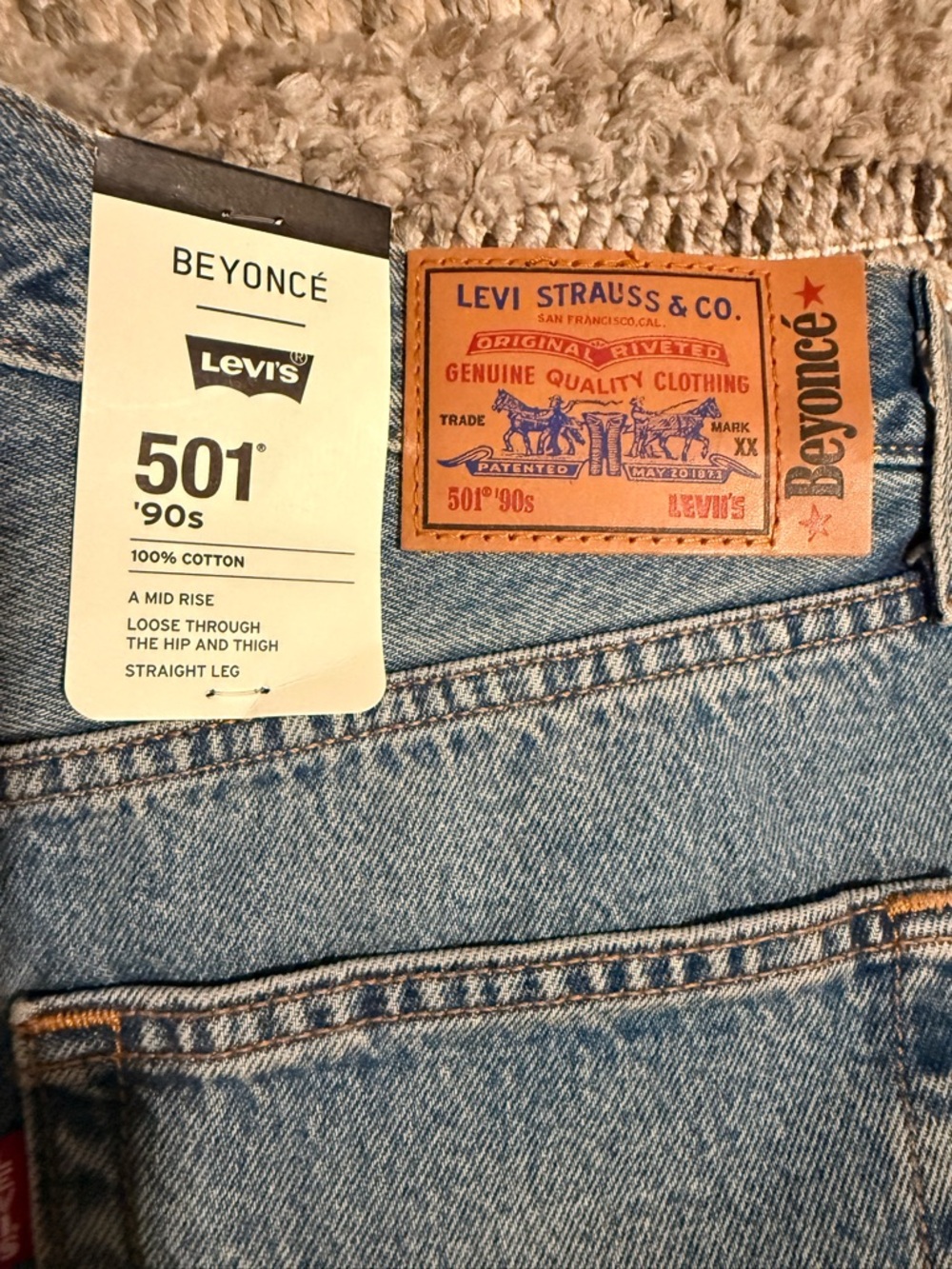 NWT BEYONCE 🌟 ⭐️ 💫 Levi's Light Blue Denim Jeans with Leather Patch - Picture 7 of 13
